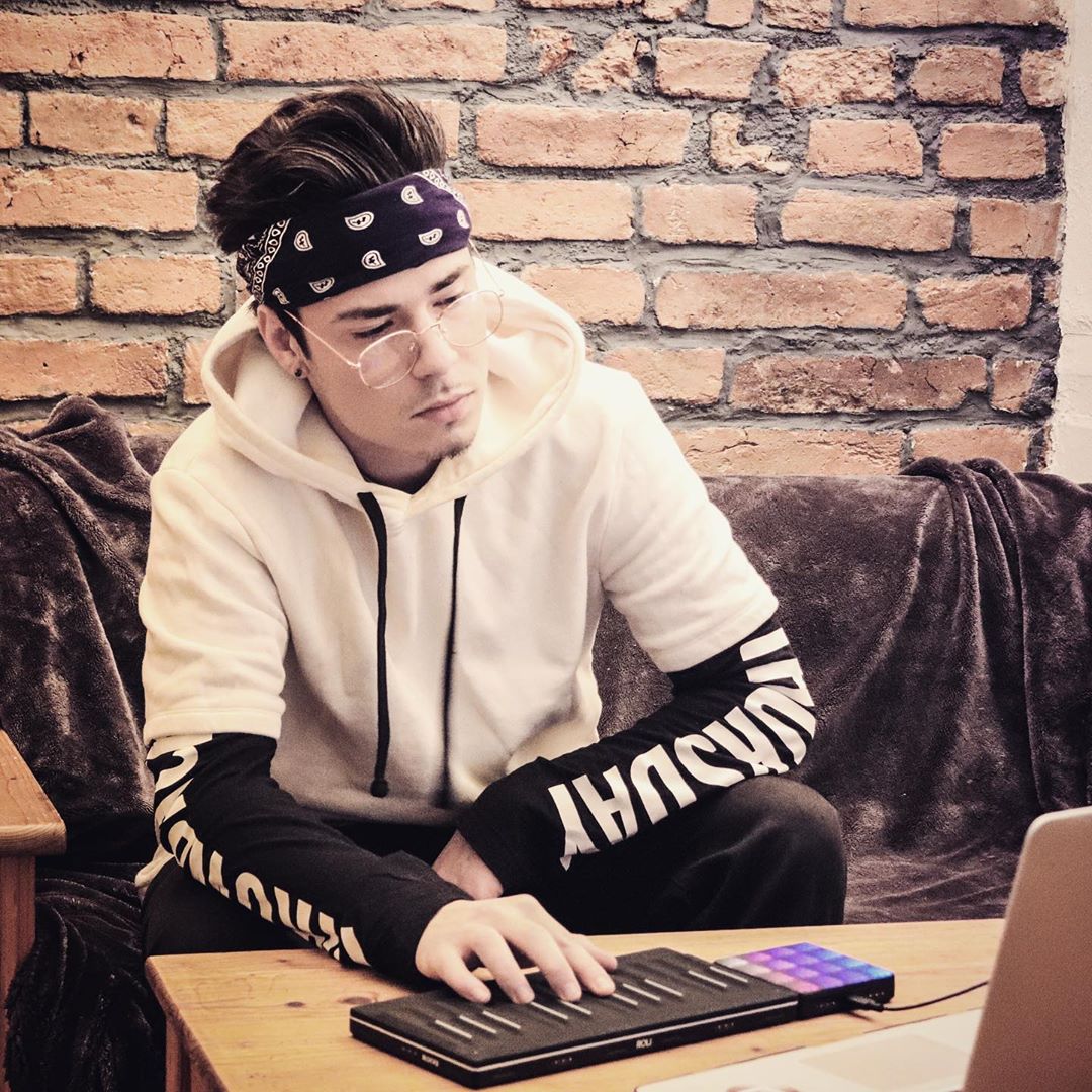Max Season making a beat